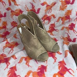 Light Brown Zipped Heel